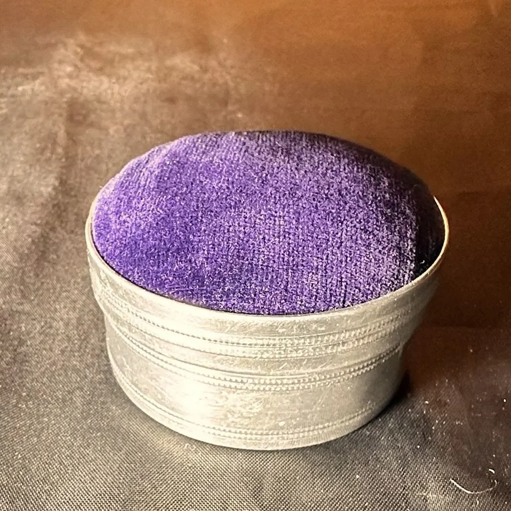 Vintage 1950s round pin cushion sewing tin complete with thread